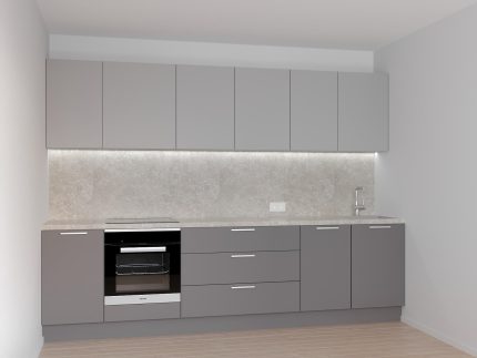 Taisna skaista virtuves iekārta pelēkos gaišos toņos